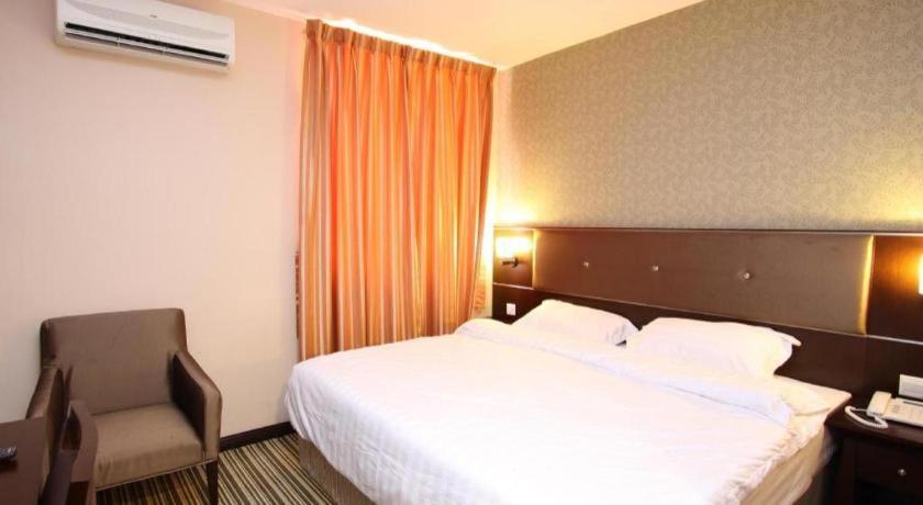 1 City Hotel Kota Kinabalu Exterior photo