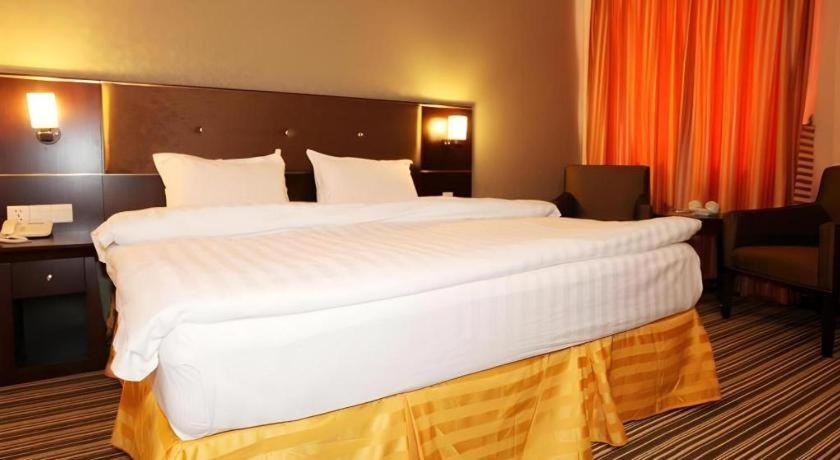 1 City Hotel Kota Kinabalu Exterior photo