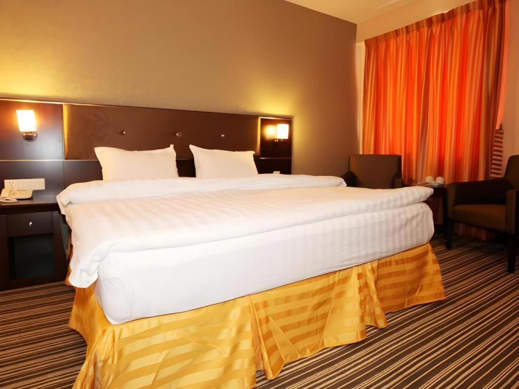 1 City Hotel Kota Kinabalu Exterior photo