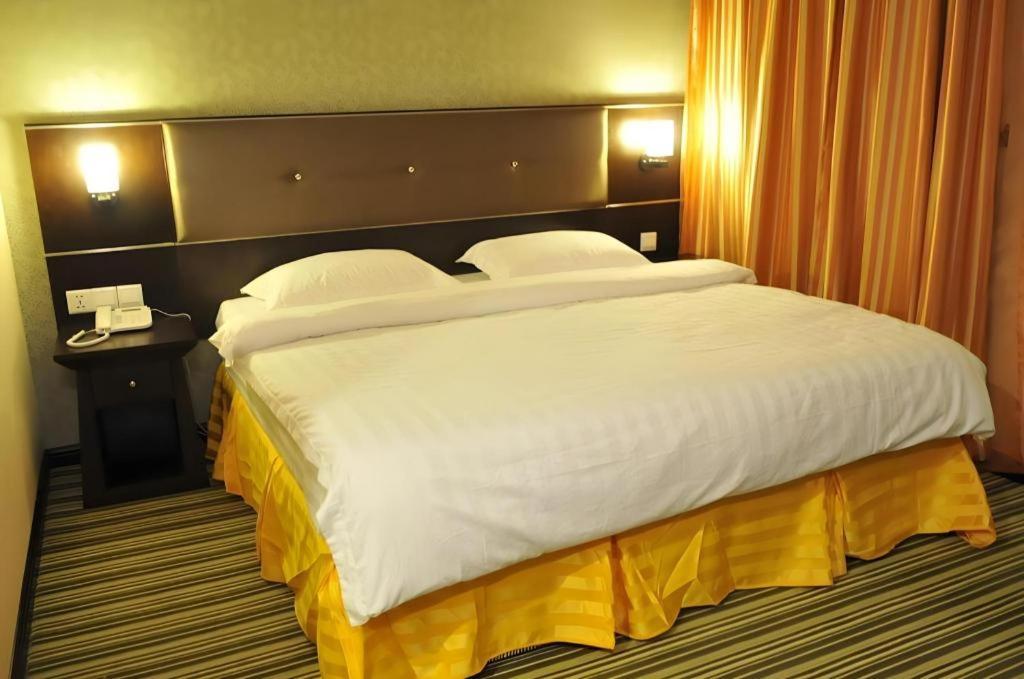 1 City Hotel Kota Kinabalu Exterior photo