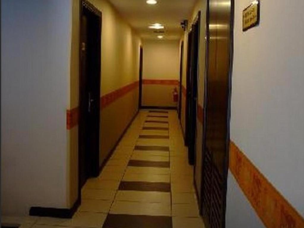 1 City Hotel Kota Kinabalu Exterior photo