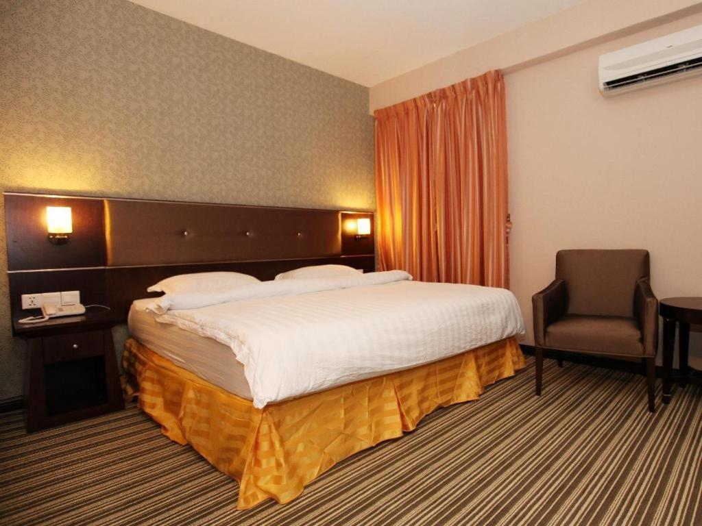 1 City Hotel Kota Kinabalu Exterior photo